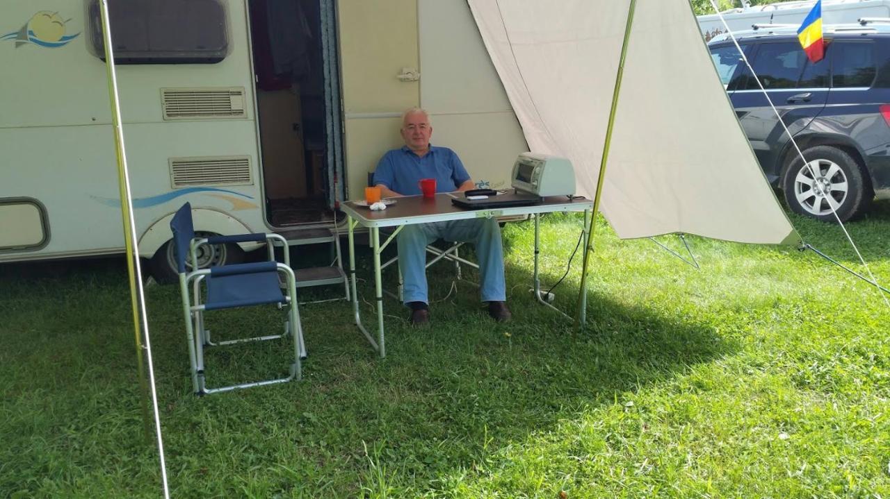 Camping Aviator, Numai Teren, Campare Pentru Rulote Autorulote Personale, Campingul Nu Are Rulote !!! בוסטאני מראה חיצוני תמונה
